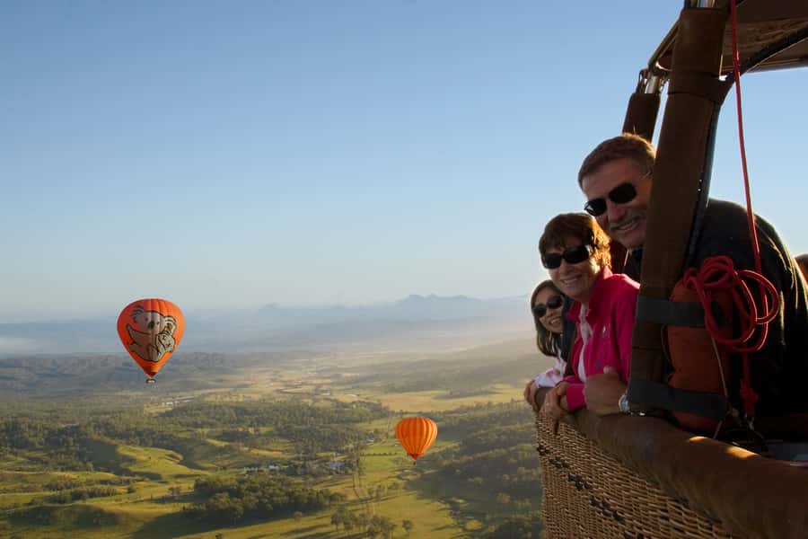 Gold Coast: Hot Air Balloon Flight, Sparkling Wine & Photos - Leaving the Gold Coast Before Breakfast