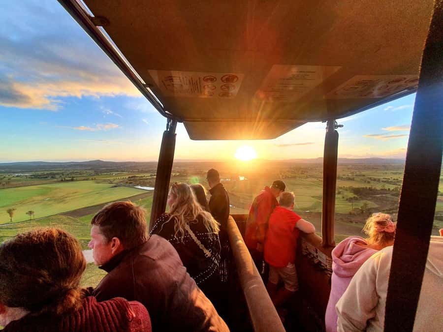 Gold Coast: Hot Air Balloon Flight, Sparkling Wine & Photos - Who Will Enjoy This Most?