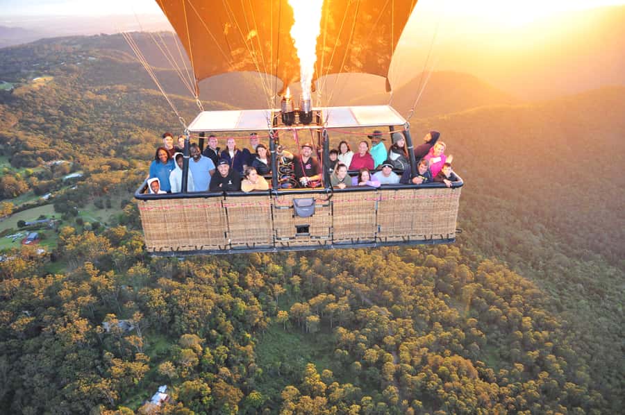 Gold Coast: Hot Air Balloon Flight with Buffet Breakfast - Meeting at Sheraton Grand Mirage before sunrise