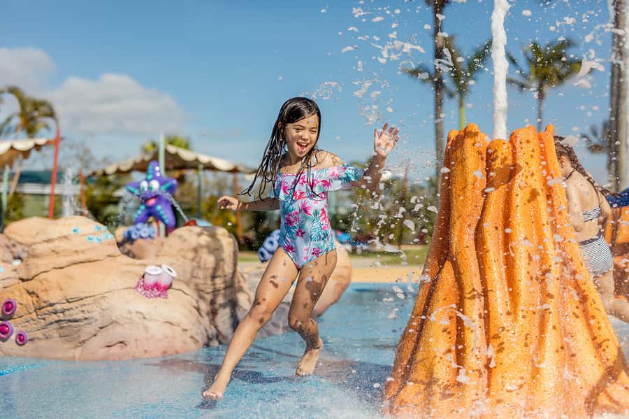 Gold Coast: Movie World, Sea World & Wet'n'Wild 7-Day Pass - Paradise Country and a gentler Australian morning