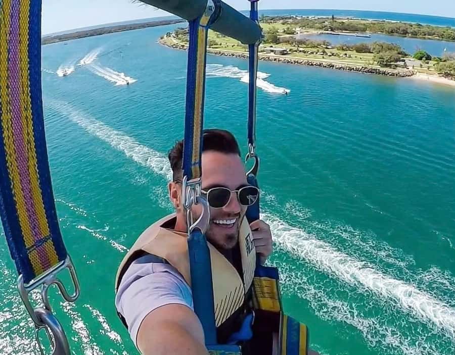 Gold Coast: Surfers Parasailing with Free Photos - The return to the marina and included photos