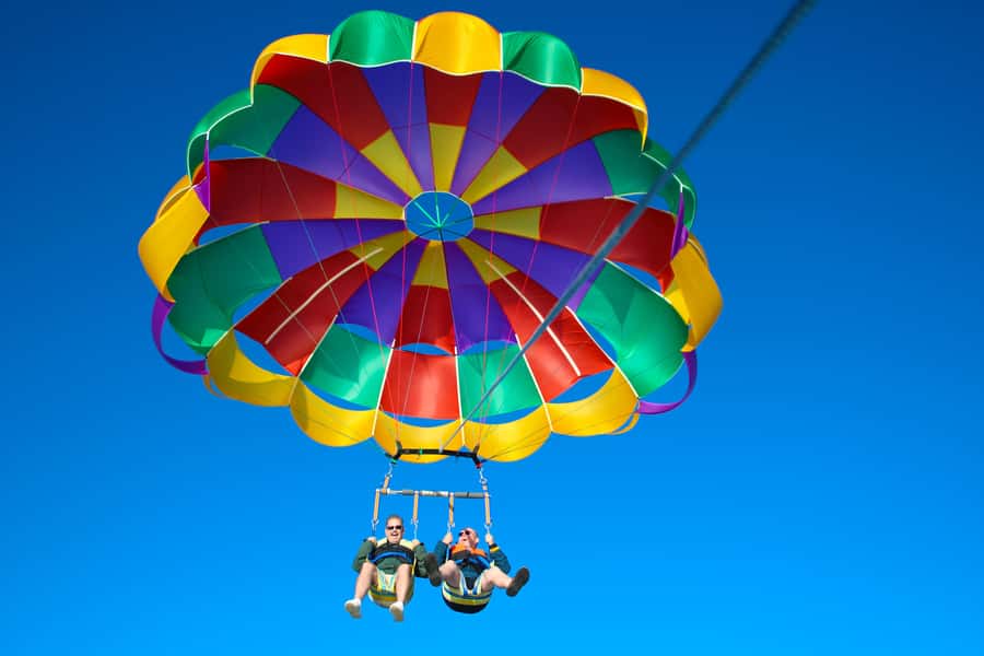 Gold Coast: Surfers Parasailing with Free Photos - What happens if wind stops the flight?