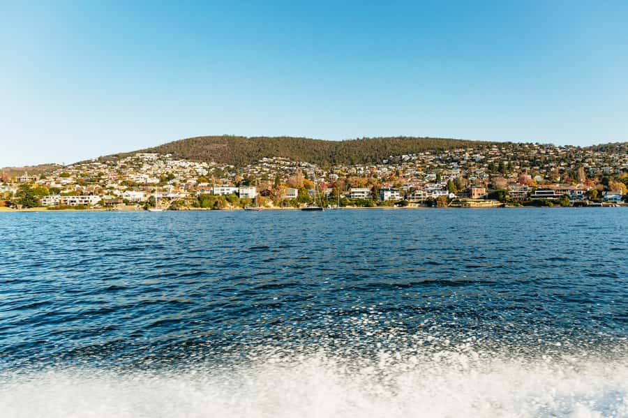 Hobart: 2.5-hour Iron Pot Lighthouse Cruise - Hope Beach and the Southern Ocean Swell