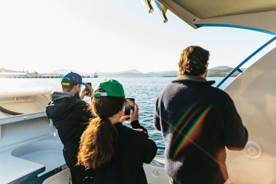 Hobart: 2.5-hour Iron Pot Lighthouse Cruise - Guides Who Make the Difference
