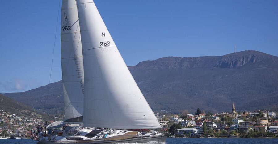 Hobart: Luxury Yacht Scenic Sailing Tour with Snacks - How the weather changes the experience
