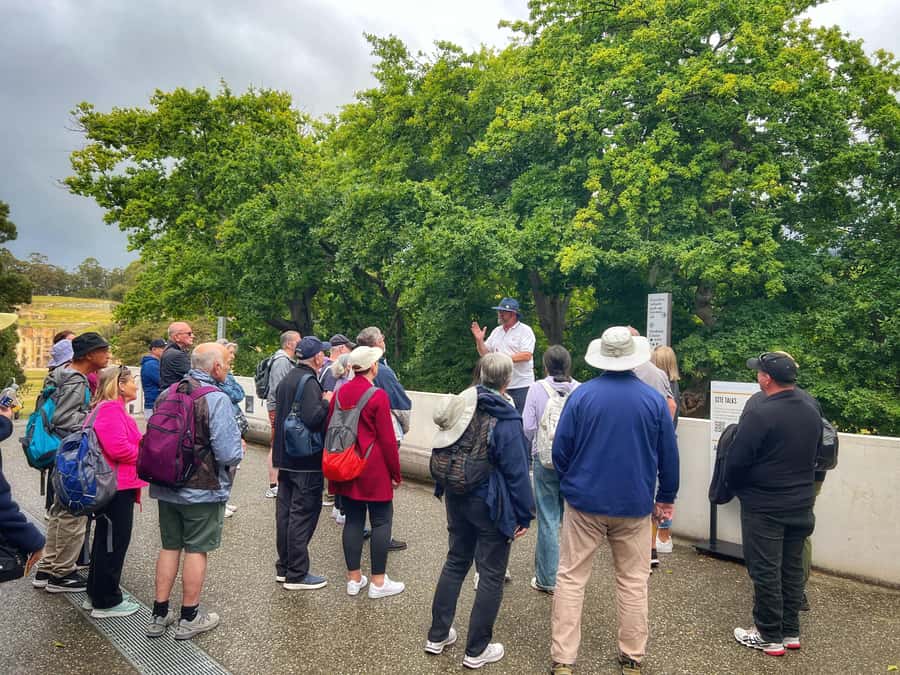 Hobart: Port Arthur, Harbor Cruise and Isle of the Dead Tour - The guides shape the whole experience
