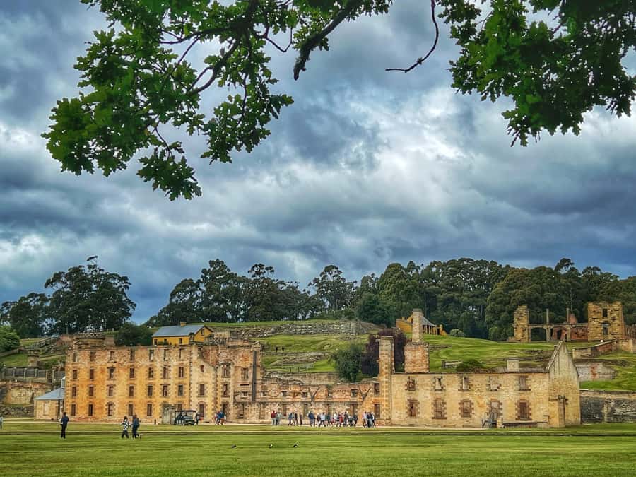 Hobart: Port Arthur, Harbor Cruise and Isle of the Dead Tour - Richmond Bridge and the Coal River Valley