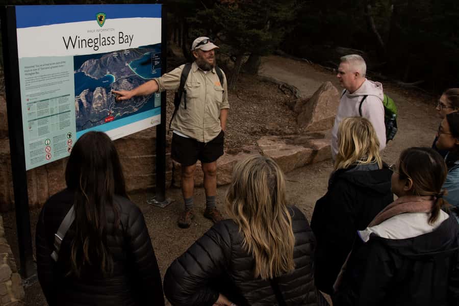 Hobart: Wineglass Bay & Freycinet National Park Active Tour - What the guides add to the experience