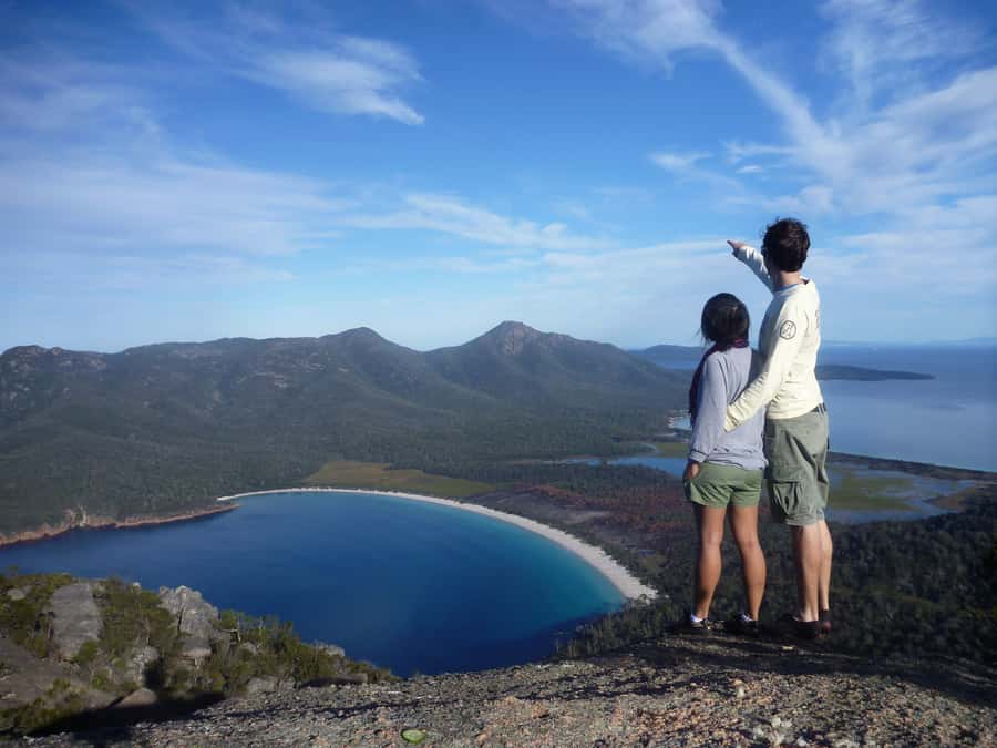 Hobart: Wineglass Bay & Freycinet National Park Active Tour - Honeymoon Bay: an easy place for lunch