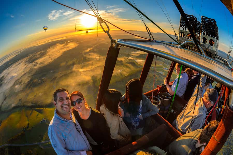 Hunter Valley: Sunrise Balloon Ride with Bubbly Breakfast - Before takeoff, you become part of the ground crew