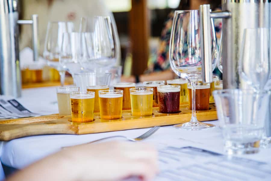 Hunter Valley: Wine, Spirits, and Cheese Tour with Lunch - The first winery tasting: white and red varieties