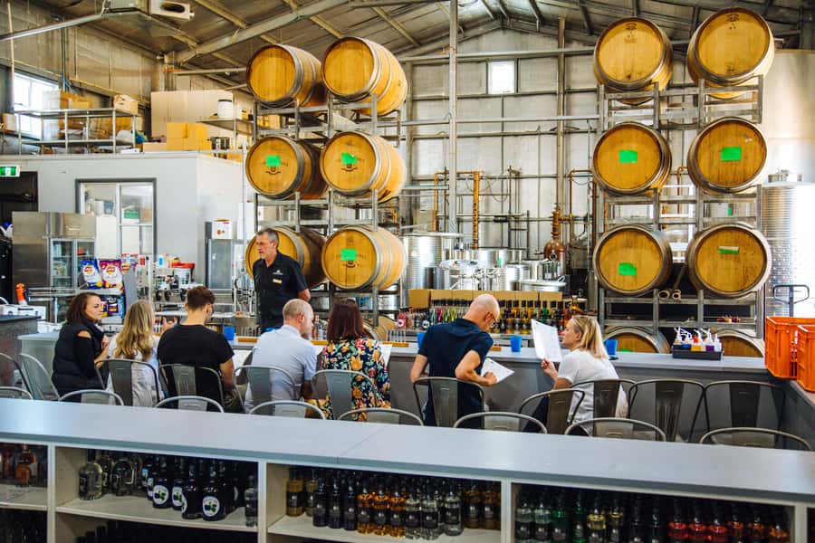 Hunter Valley: Wine, Spirits, and Cheese Tour with Lunch - Starting from Cessnock or a Pokolbin hotel