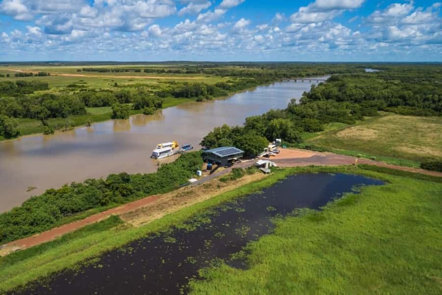 Jumping Crocodile Cruise from Darwin Half-Day Scenic Trip - The Humpty Doo stop and a taste of local life