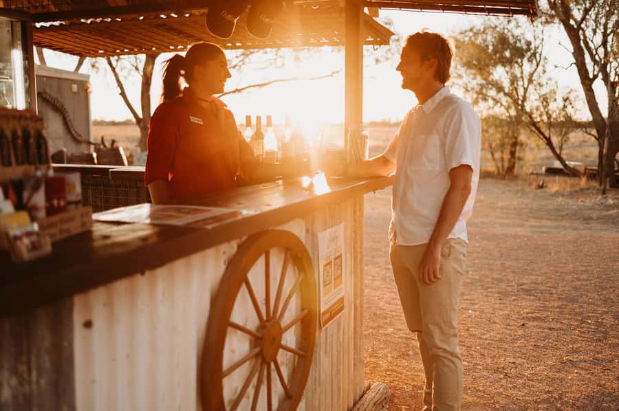 Longreach: Smithy's Outback Dinner and Show - Key points to know before booking