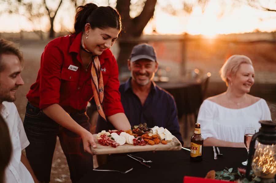 Longreach: Smithy's Outback Dinner and Show - The 15-minute coach ride from Longreach