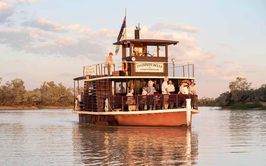 Longreach: Sunset Paddlewheeler Cruise, Show and Dinner - Campfire dinner with a proper outback appetite