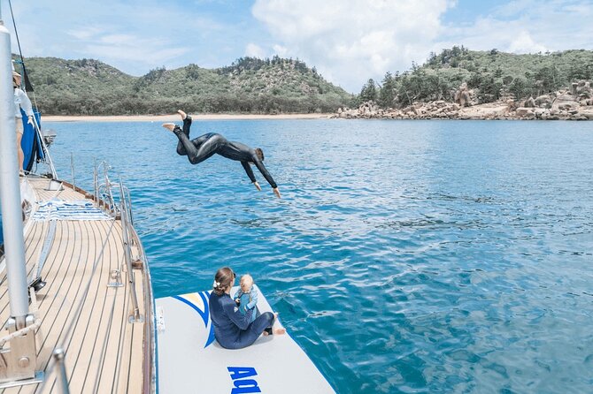 Magnetic Island: Lunchtime Sailing Cruise - Sailing one hour along Magnetic Island