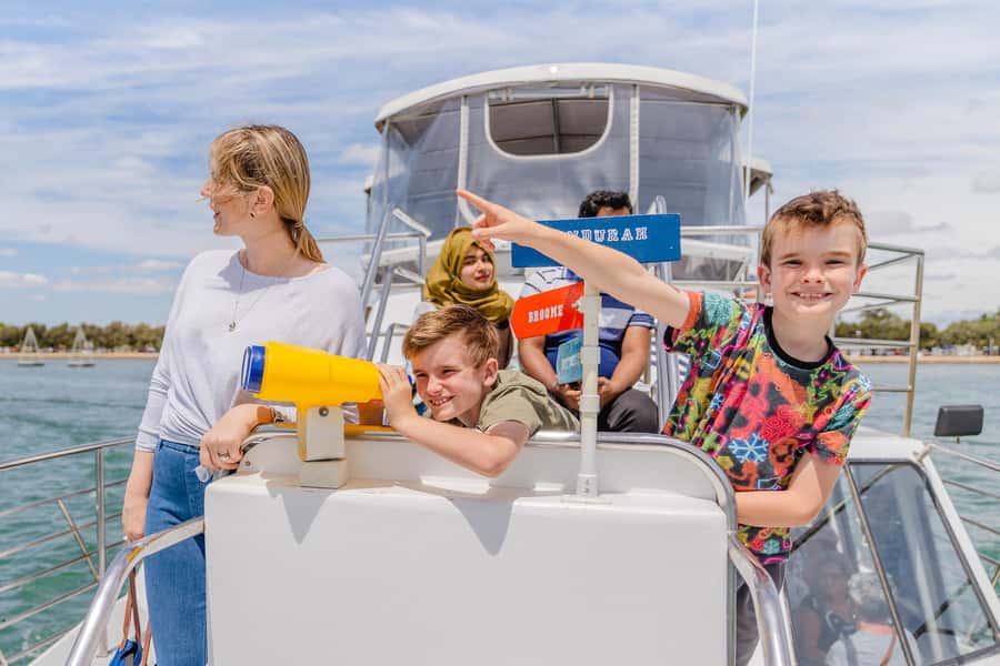Mandurah: Dolphin and Views Cruise - The First Minutes: Finding Dolphins in Calm Water