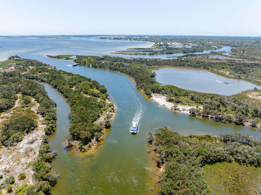 Mandurah: Murray River Lunch Cruise - A licensed bar and the small extras