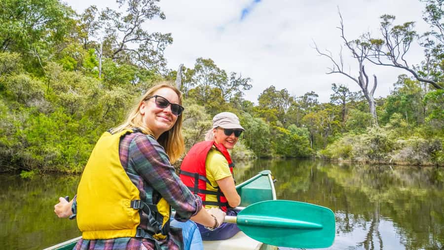 Margaret River: Guided Canoe & 4x4 Tour with Lunch & Wine - Lunch and wine at Fraser Gallop Estate