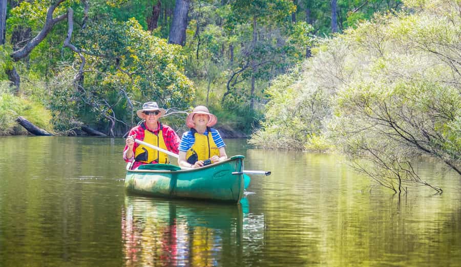 Margaret River: Guided Canoe & 4x4 Tour with Lunch & Wine - How the small group changes the day