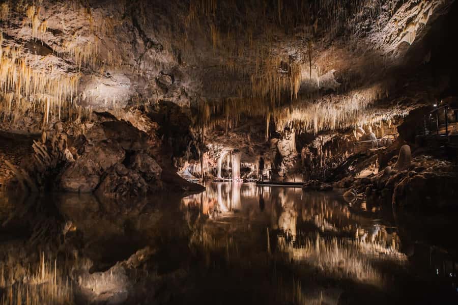 Margaret River: Lake Cave Fully-Guided Tour - Lake Cave at a glance