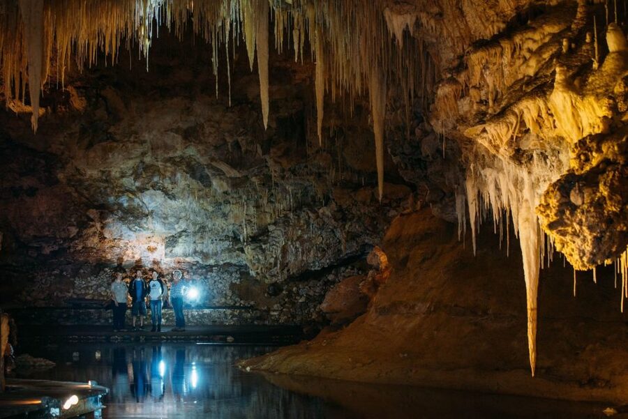 Margaret River: Lake Cave Fully-Guided Tour - Light, silhouettes, and the final reveal