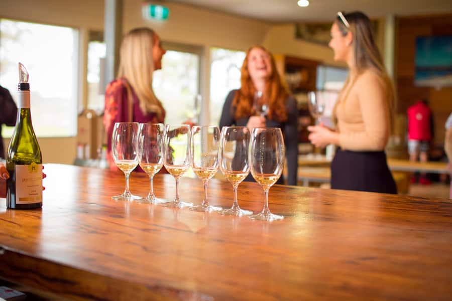 Margaret River: Winery Tour with Lunch and Brewery Visit - Brewery lunch and a little golf