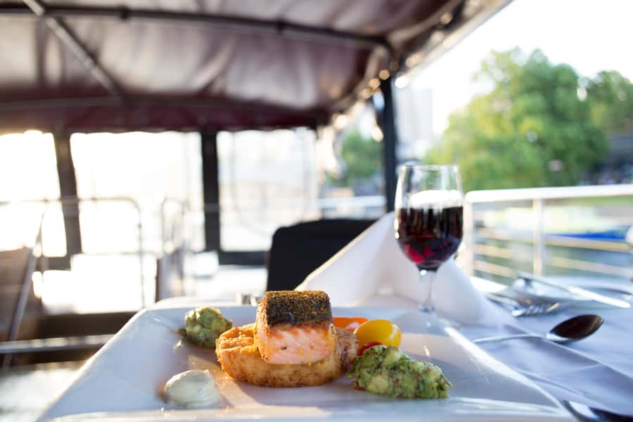 Melbourne: 4-Course Dinner Cruise with Drinks - Service that makes the difference
