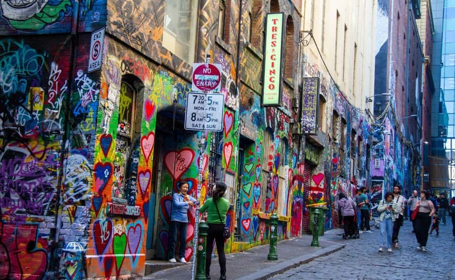 Melbourne: City Highlights Group Tour by Bus - From Collins Street to Hosier Lane