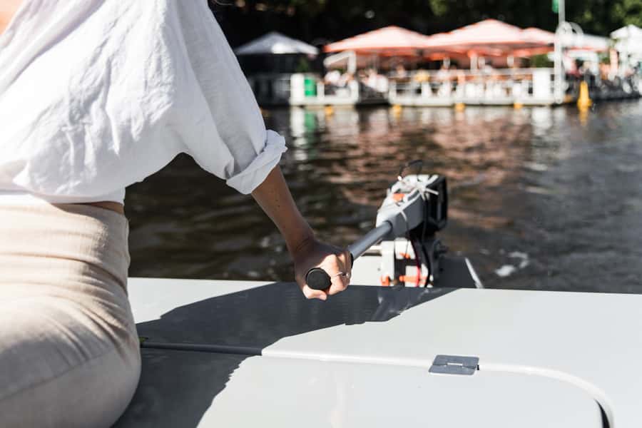 Melbourne: Electric Picnic Boat Rental on the Yarra River - What the staff do, and what they do not do