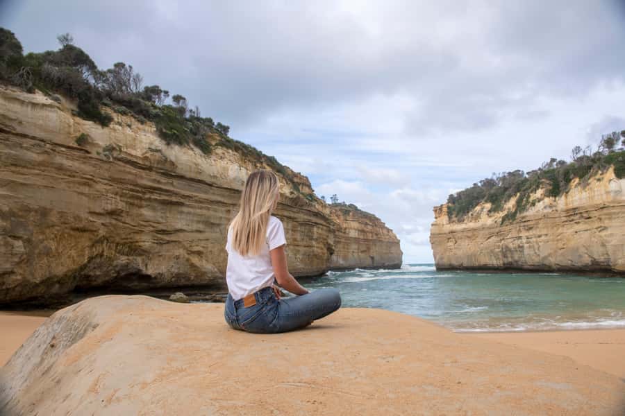 Melbourne: Great Ocean Road, 12 Apostles & Rainforest Tour - Apollo Bay: lunch and a welcome pause