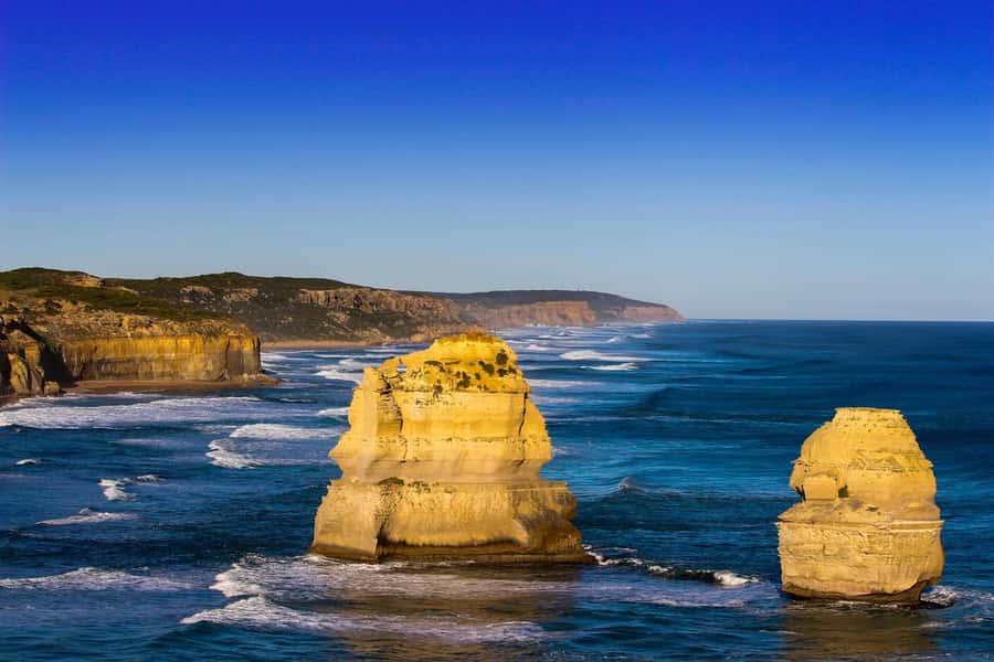 Melbourne: Great Ocean Road & Iconic Coastal Views Day Tour - Memorial Arch and the seaside town of Lorne