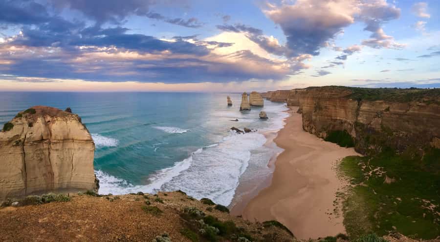 Melbourne: Great Ocean Road & Iconic Coastal Views Day Tour - From the chocolate stop to Split Point Lighthouse