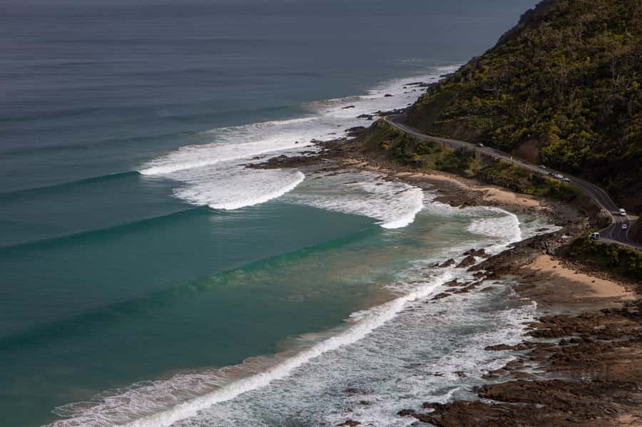 Melbourne: Great Ocean Road & Wildlife Tour for Backpackers - Reaching the Twelve Apostles Before the Crowds