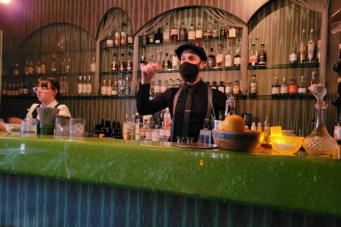 Melbourne: Hidden Bar and Cocktail Tour - First stop: the fun of finding the entrance