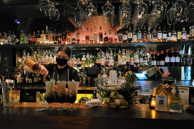 Melbourne: Hidden Bar and Cocktail Tour - Third stop: settle into the night