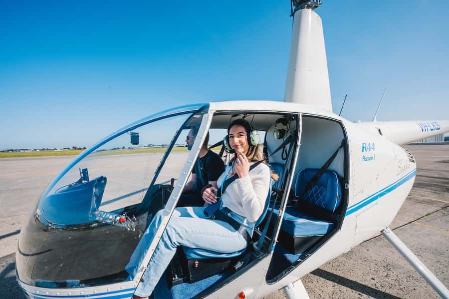 Melbourne: Private City Skyline and Bay Helicopter Ride - St Kilda beaches and Port Phillip Bay