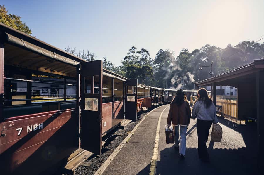 Melbourne: Puffing Billy Railway & Rainforest Tour - Leaving Melbourne for the Dandenong Ranges
