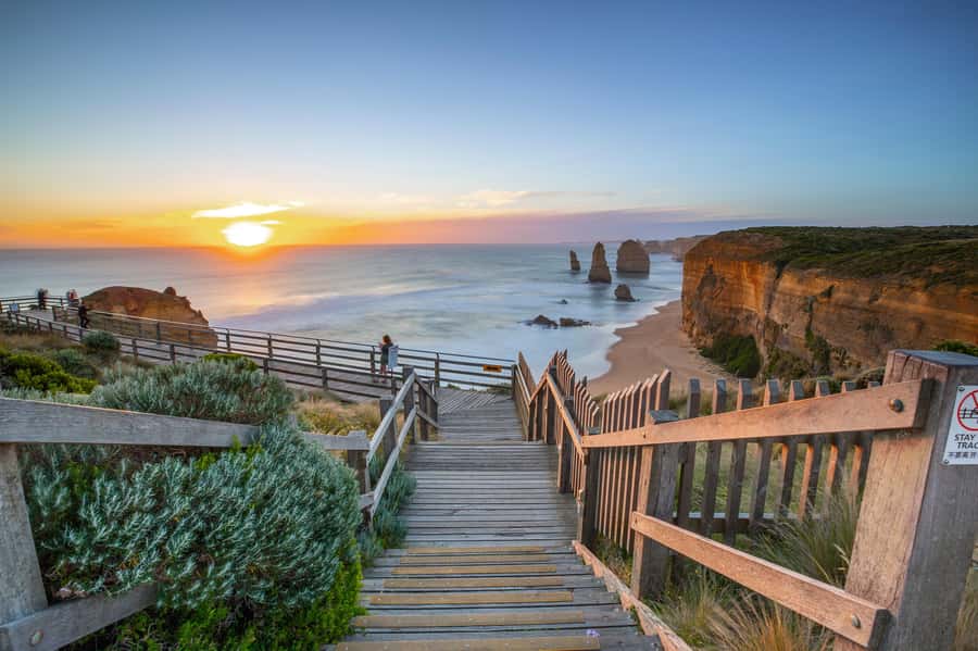 Melbourne: Reverse Great Ocean Road 12 Apostles with Lunch - A guided walk in Great Otway National Park