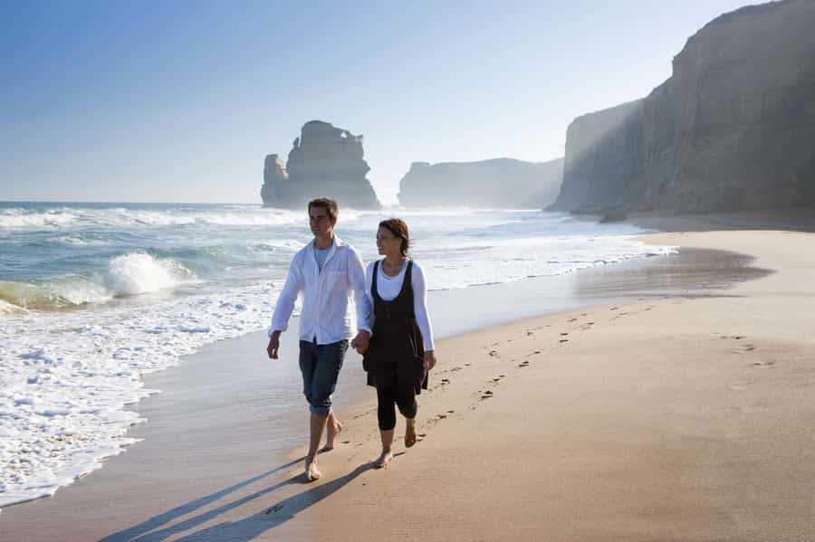 Melbourne: Reverse Great Ocean Road 12 Apostles with Lunch - From Melbourne to Colac by coach