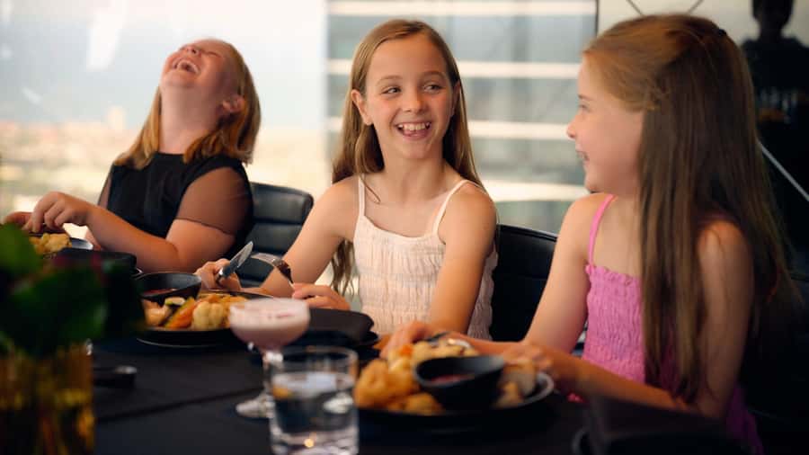 Melbourne: Skydeck and Altitude Dining Experience - Dinner at Eureka 89 Keeps the Evening Moving