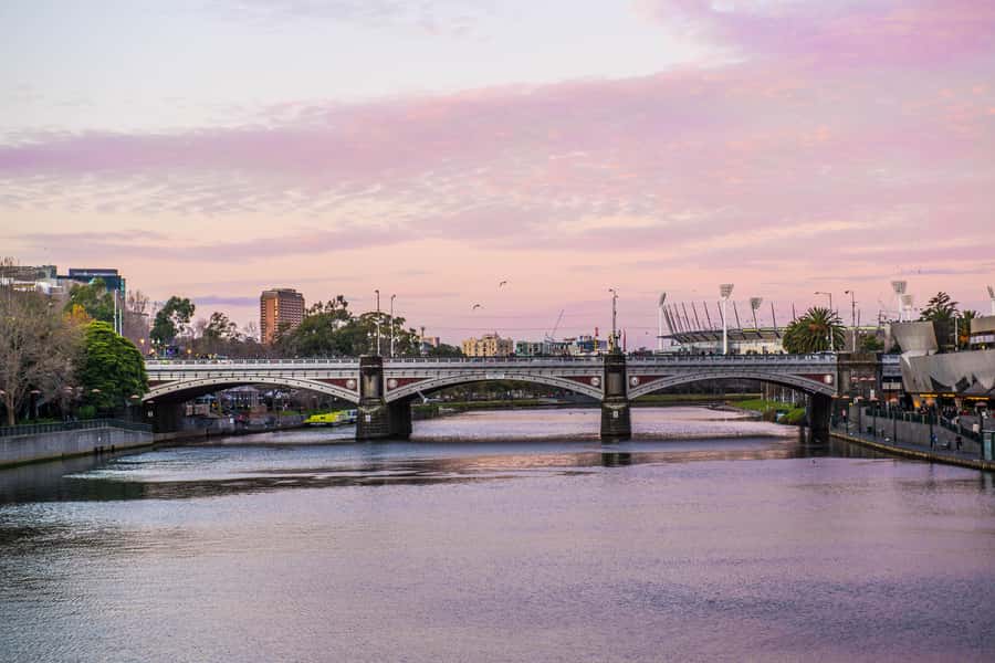 Melbourne: Spirit Of Melbourne Yarra River Lunch Cruise - Staff Service Makes the Experience Feel Special