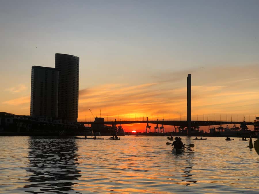 Melbourne: Sunset Kayak Tour with Dinner - Finishing near Federation Square