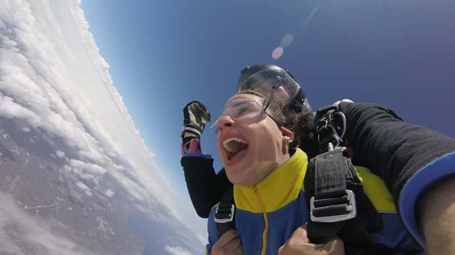 Melbourne: Tandem Skydive Experience over St. Kilda Beach - Who should book this city jump?