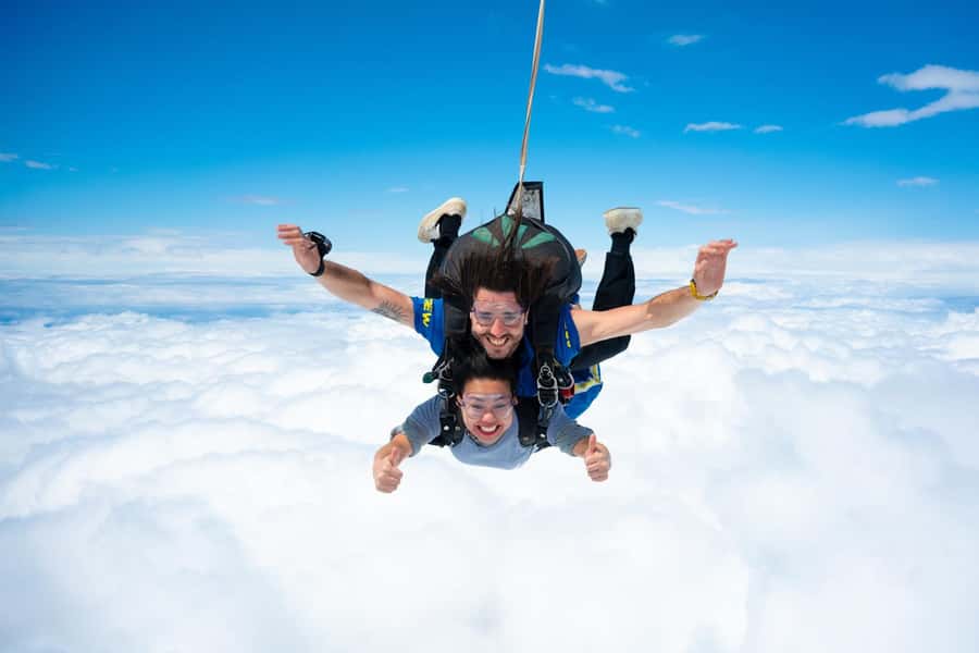 Melbourne: Tandem Skydive over Great Ocean Road + Transfer - The briefing and meeting the certified crew