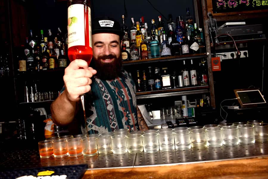 Melbourne: Weekly Bar Crawl: 5 Free shots, Club Entry - What this Melbourne bar crawl is really offering