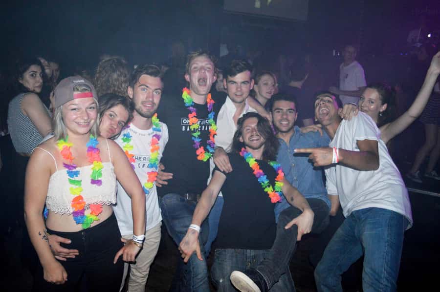 Melbourne: Weekly Bar Crawl: 5 Free shots, Club Entry - The guides make the biggest difference