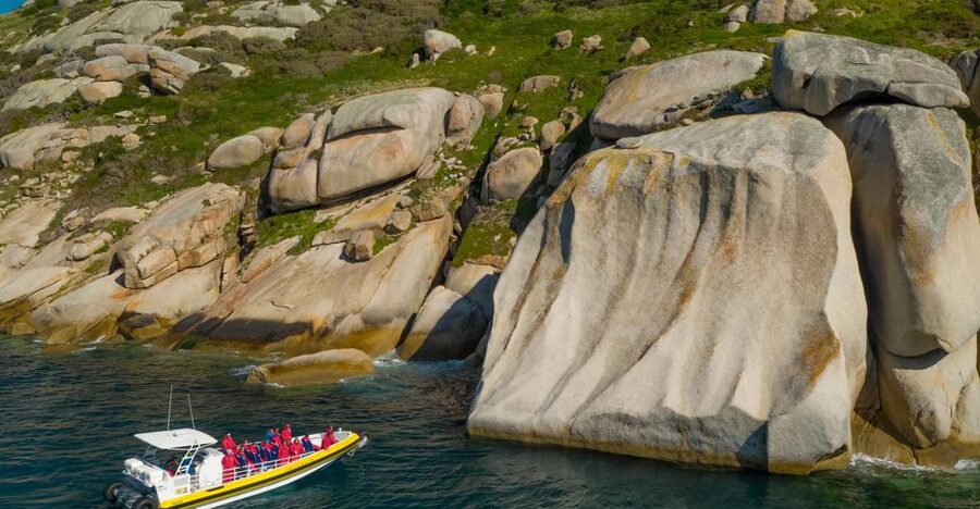 Melbourne: Wilsons Promontory Morning Wilderness Cruise - Norman Beach and the boulders of Mount Oberon