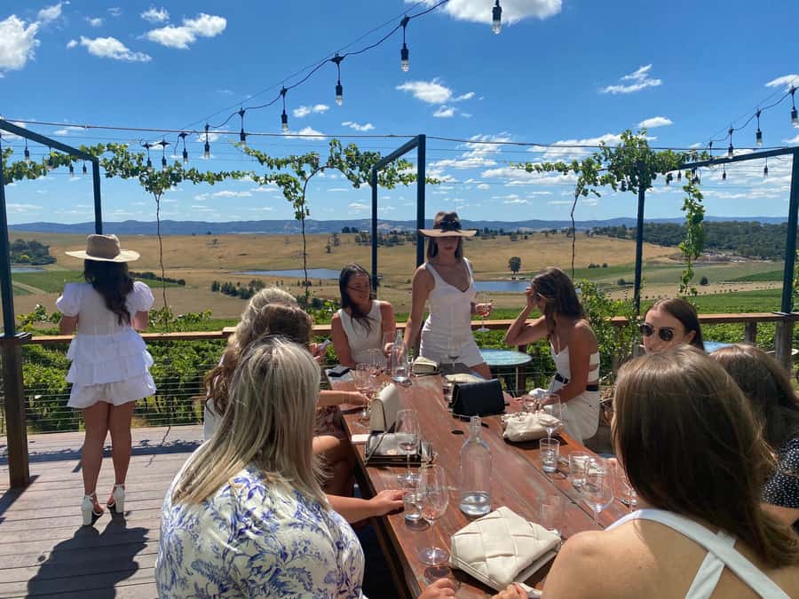Melbourne: Yarra Valley Wine, Cider, Gin, Beer, & Choc Tour - Choosing lunch at Hubert Estate or Domaine Chandon